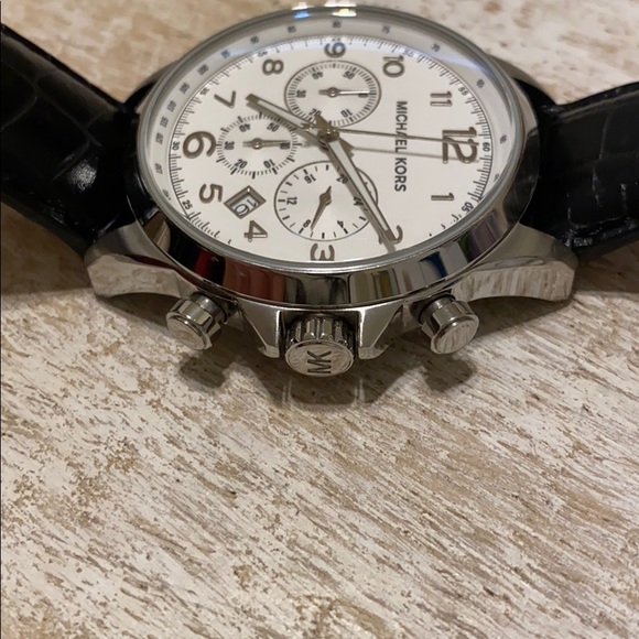 EUC Men’s Michael Kors Watch - Picture 7 of 8